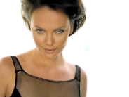 Charlize-Theron-4