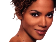 Halle-Berry-121