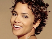 Halle-Berry-32