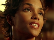 Halle-Berry-43