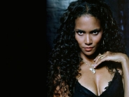 Halle-Berry-50