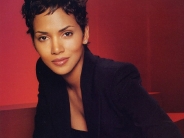 Halle-Berry-51