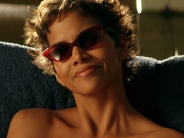 Halle-Berry-53